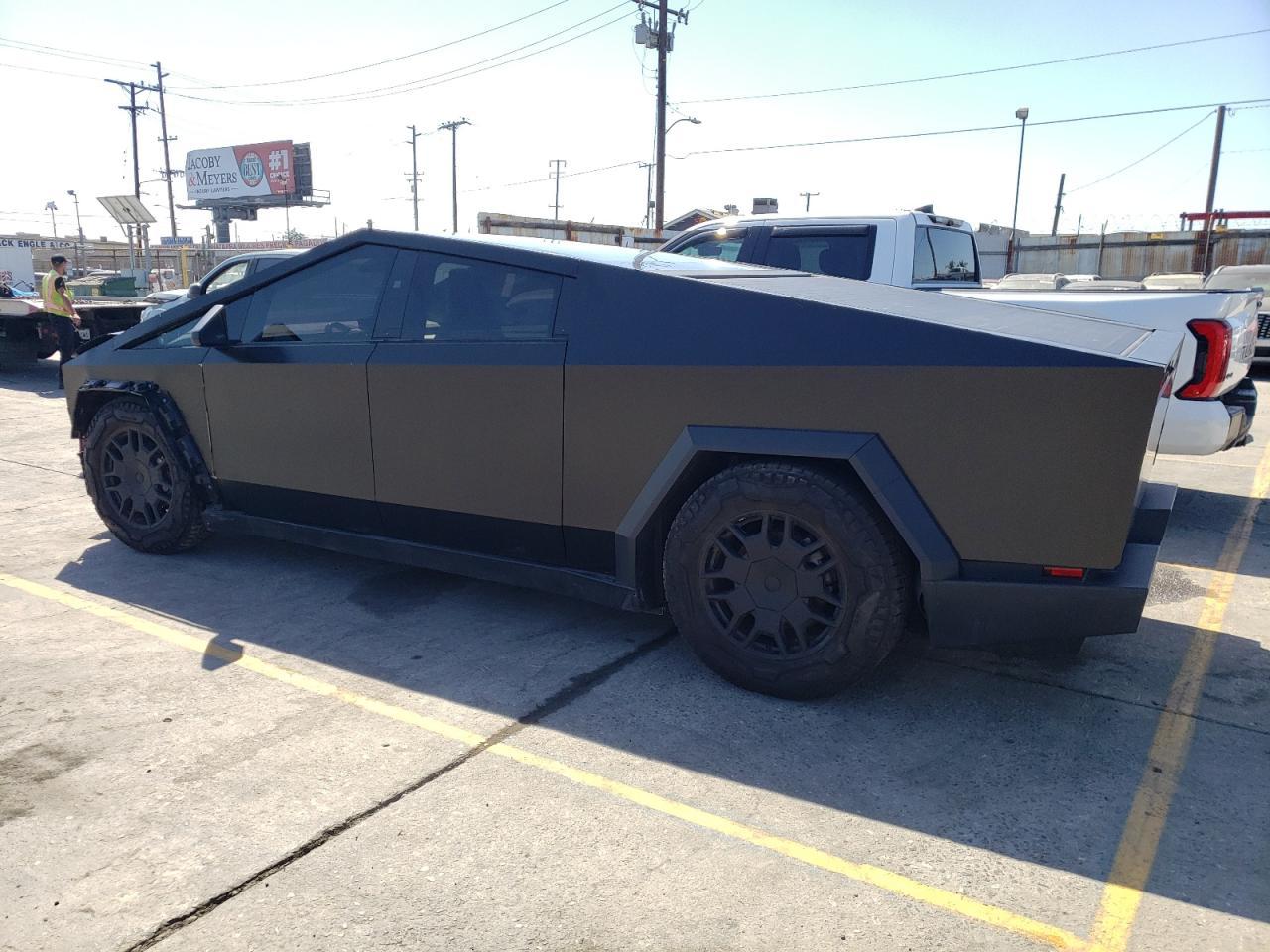 2024 TESLA Cybertruck
