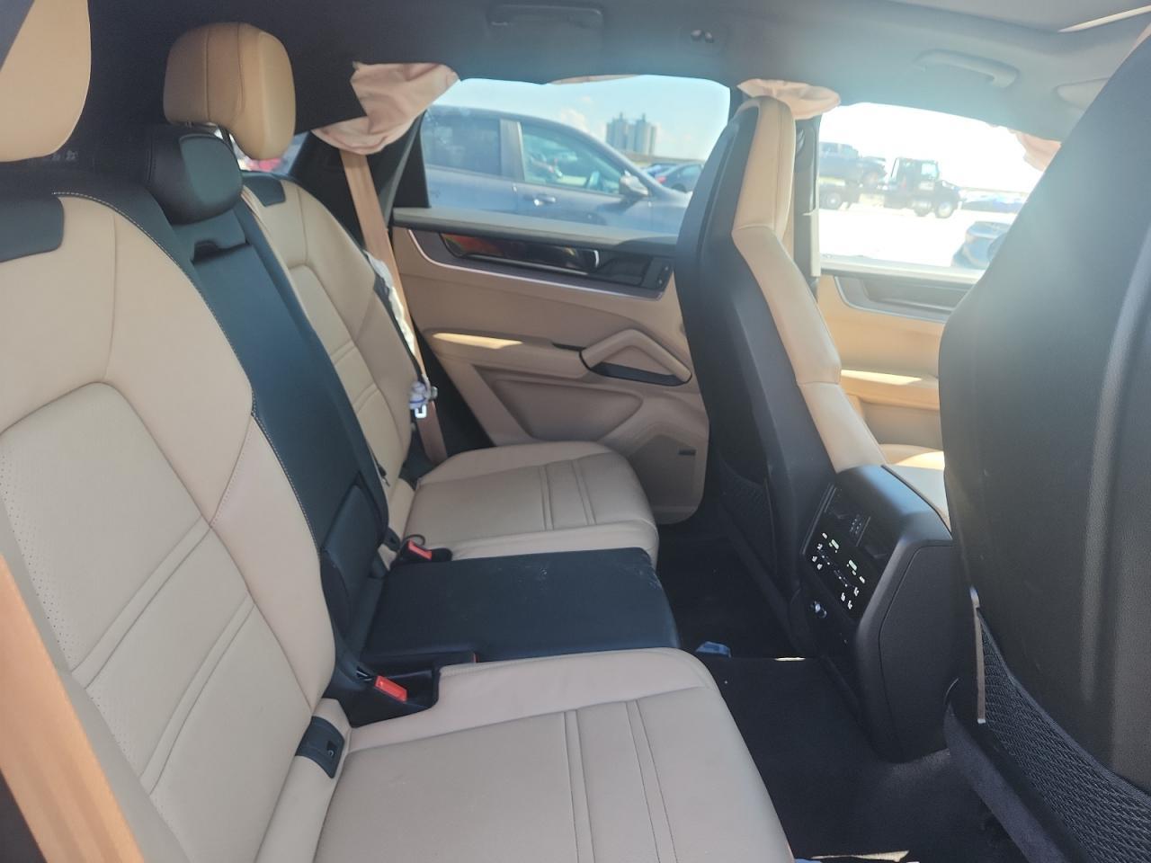 2024 PORSCHE CAYENNE