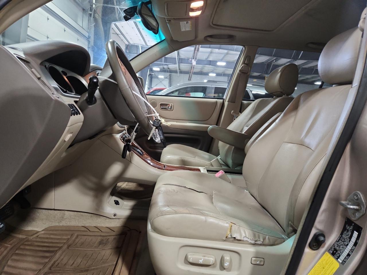 2004 TOYOTA HIGHLANDER