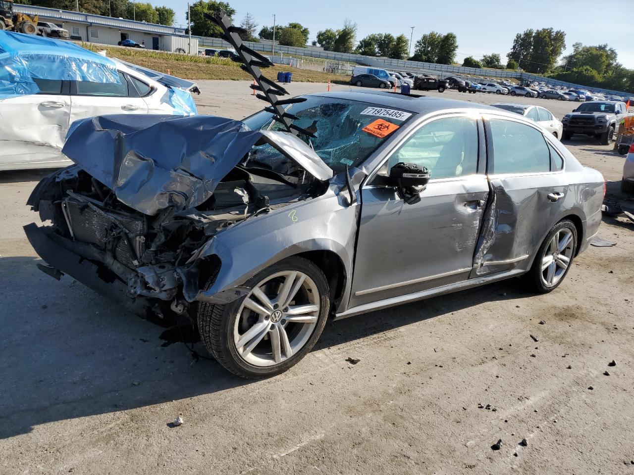 2014 VOLKSWAGEN Passat