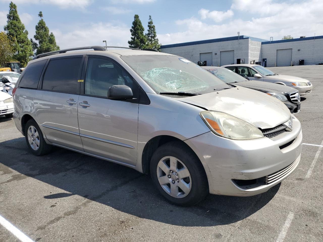2004 TOYOTA SIENNA