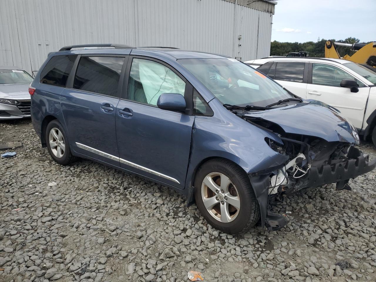 2017 TOYOTA SIENNA