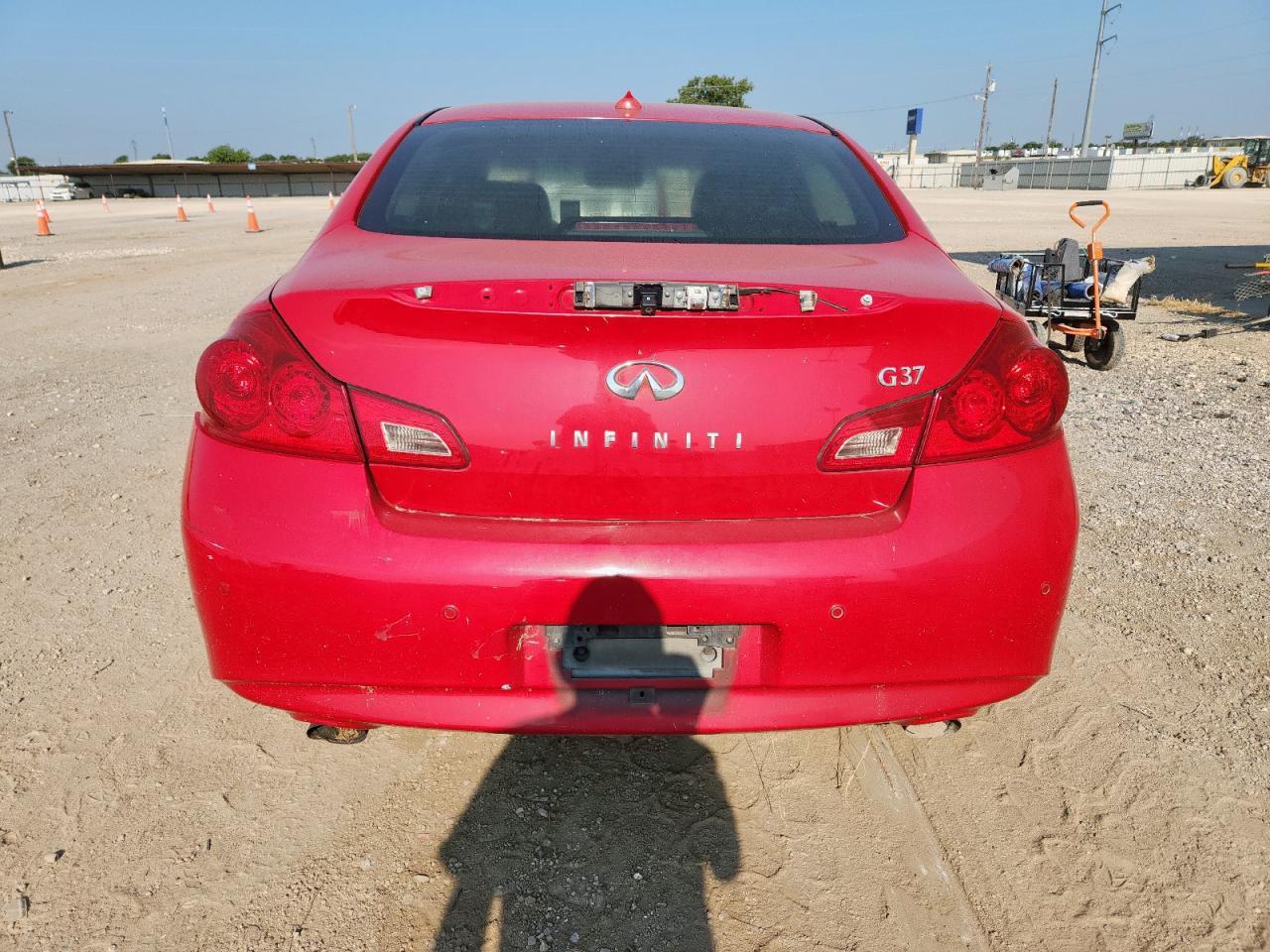 2011 INFINITI G37