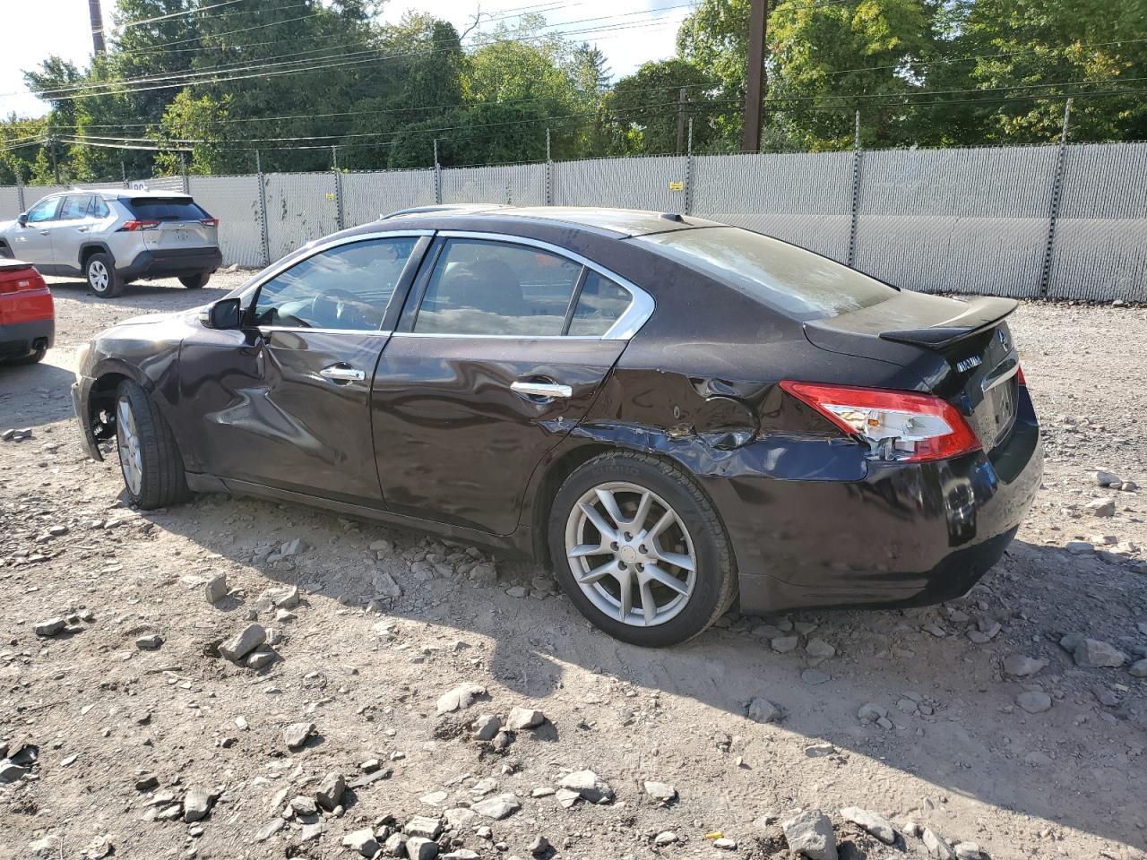 2010 NISSAN Maxima