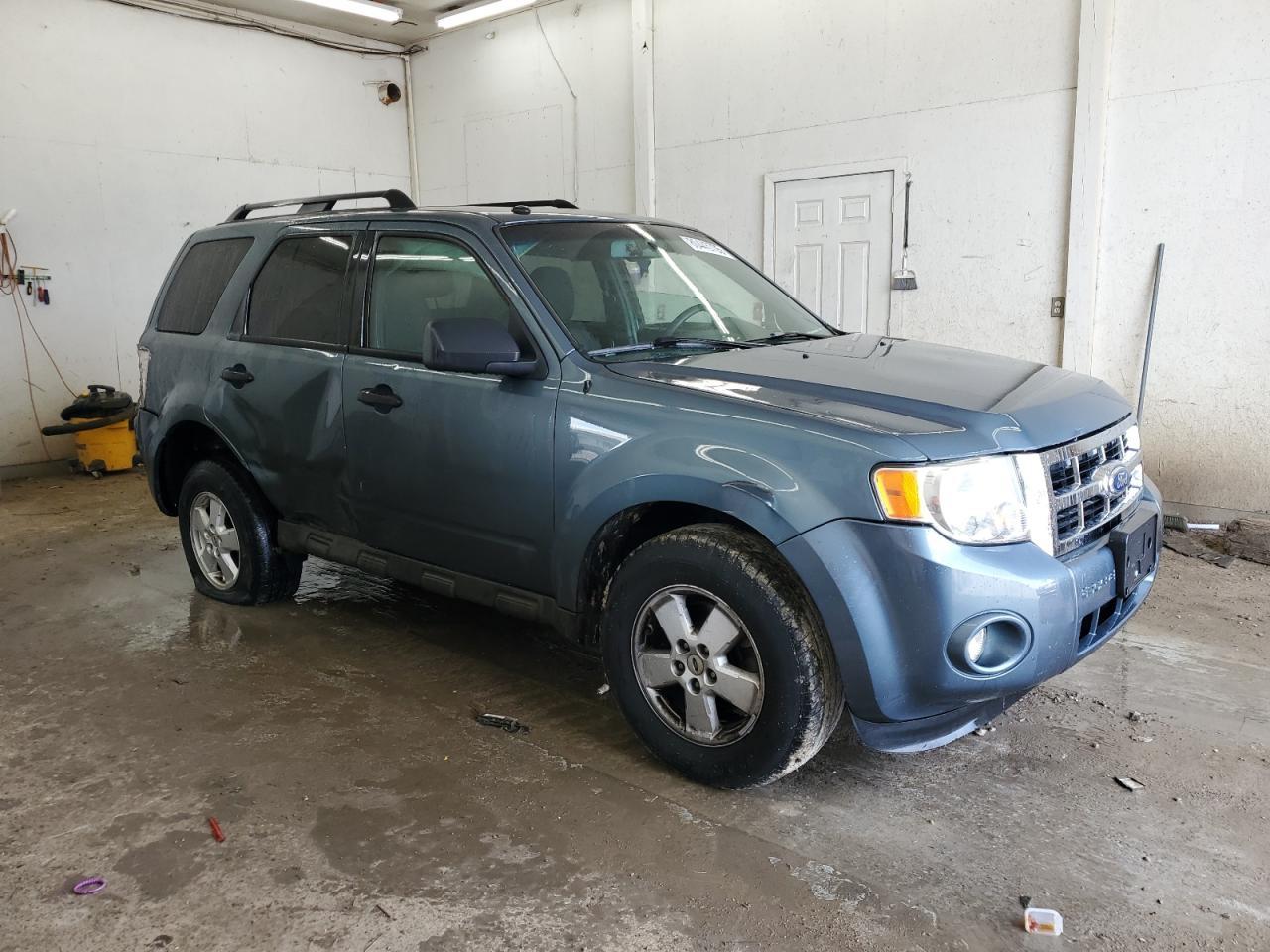 2010 FORD ESCAPE