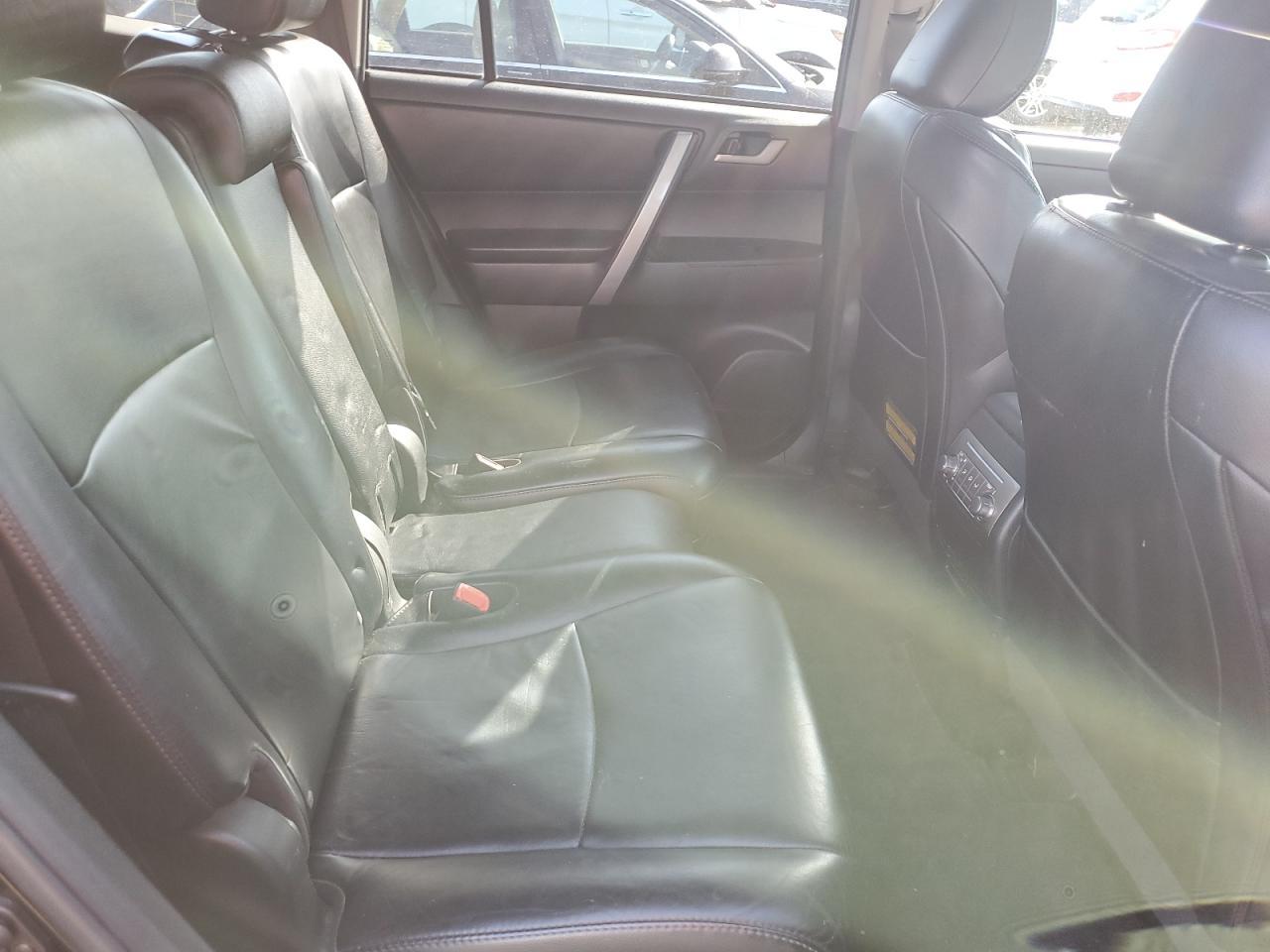 2011 TOYOTA HIGHLANDER