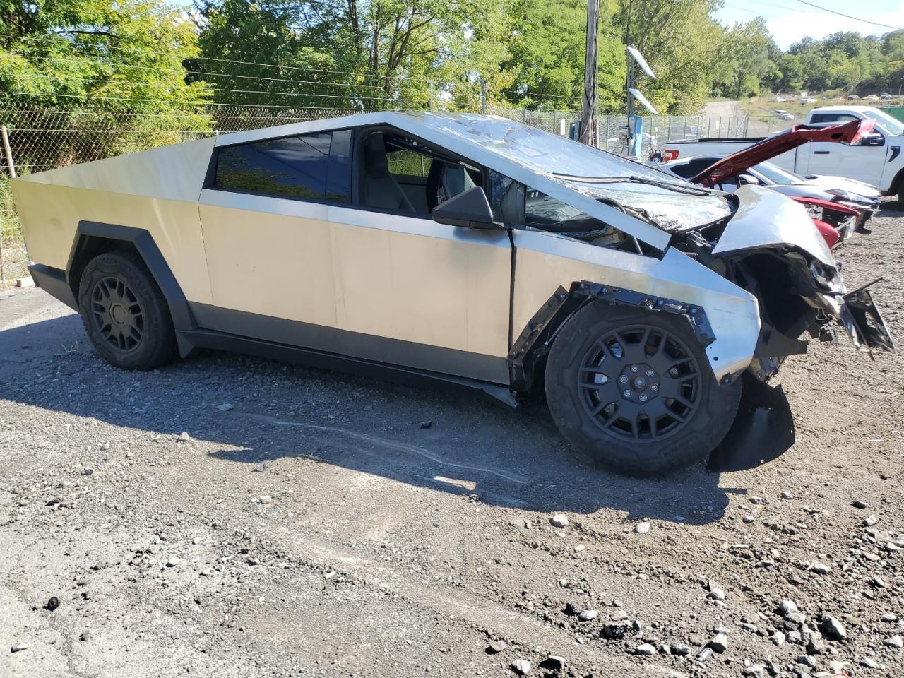 2024 TESLA Cybertruck