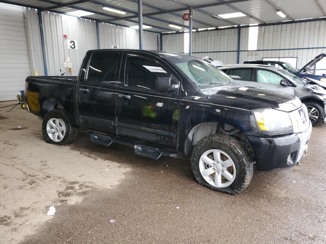 2012 NISSAN Titan
