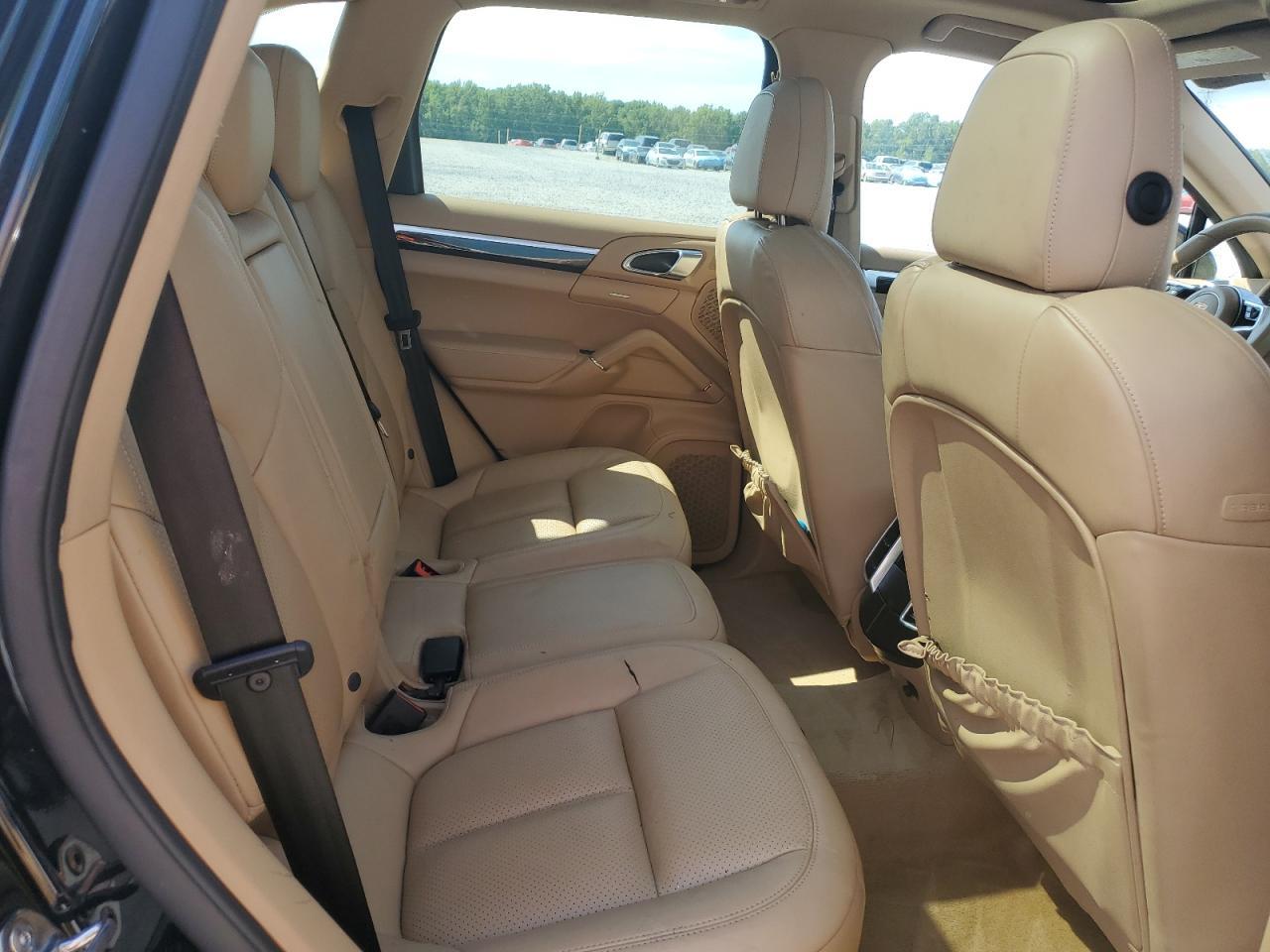 2015 PORSCHE CAYENNE