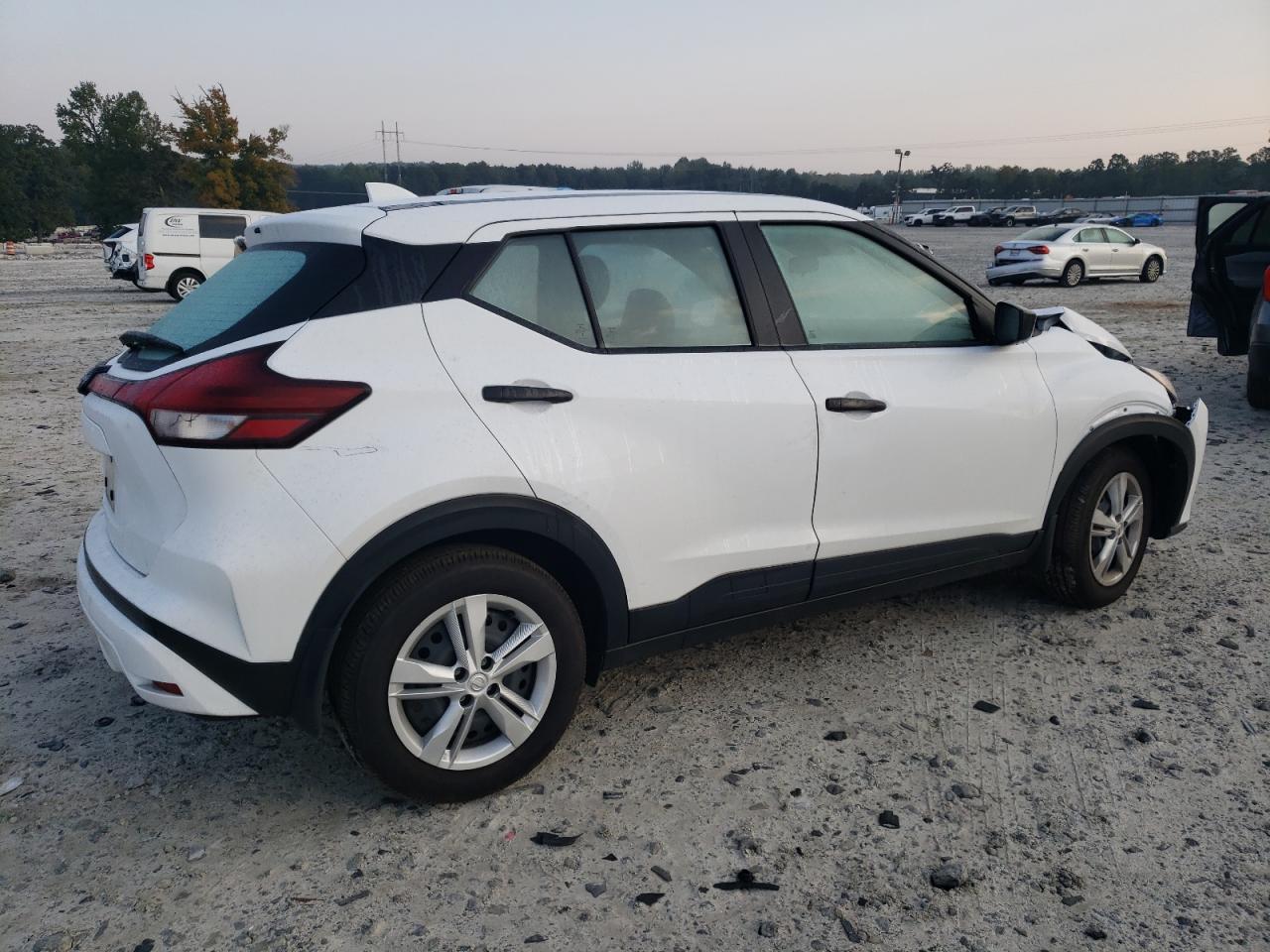 2024 NISSAN KICKS