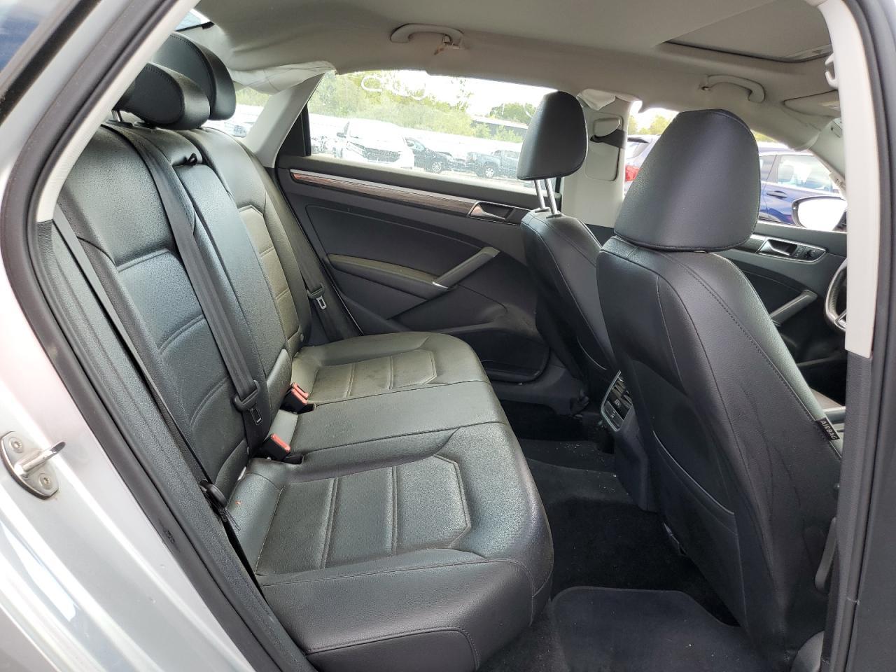 2018 VOLKSWAGEN Passat