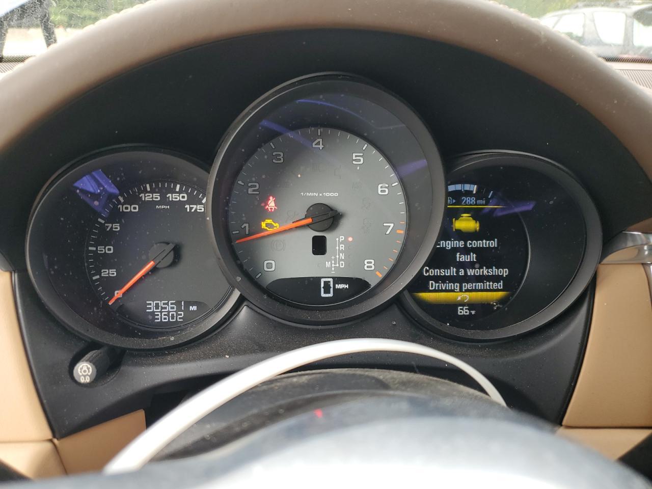 2016 PORSCHE Macan