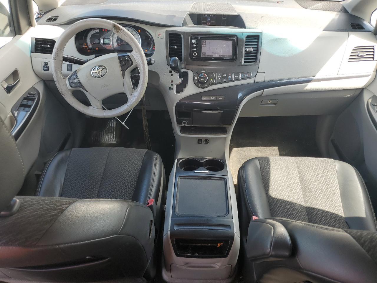 2014 TOYOTA SIENNA