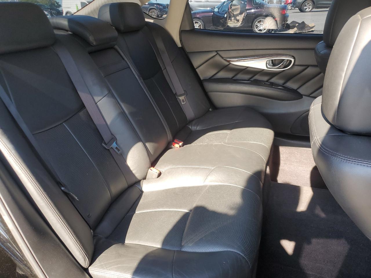 2015 INFINITI Q70