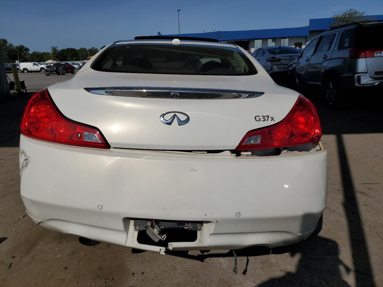 2011 INFINITI G37