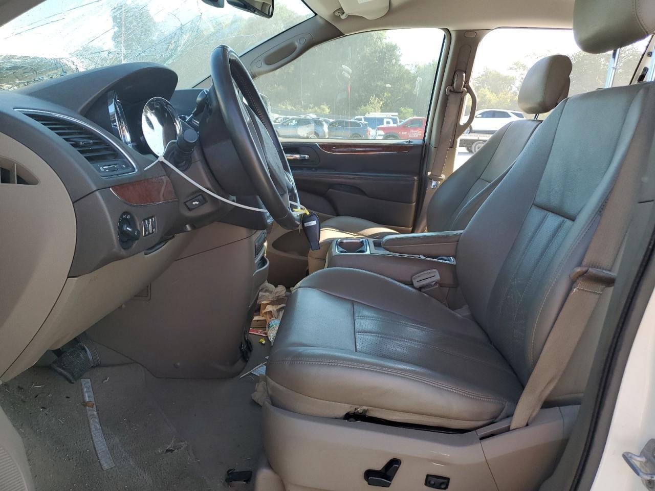 2011 CHRYSLER Town & Country