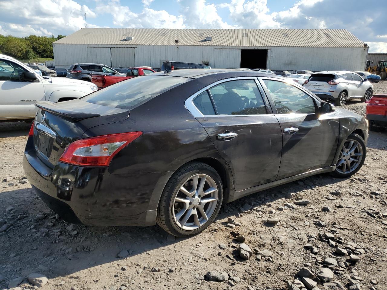 2010 NISSAN Maxima