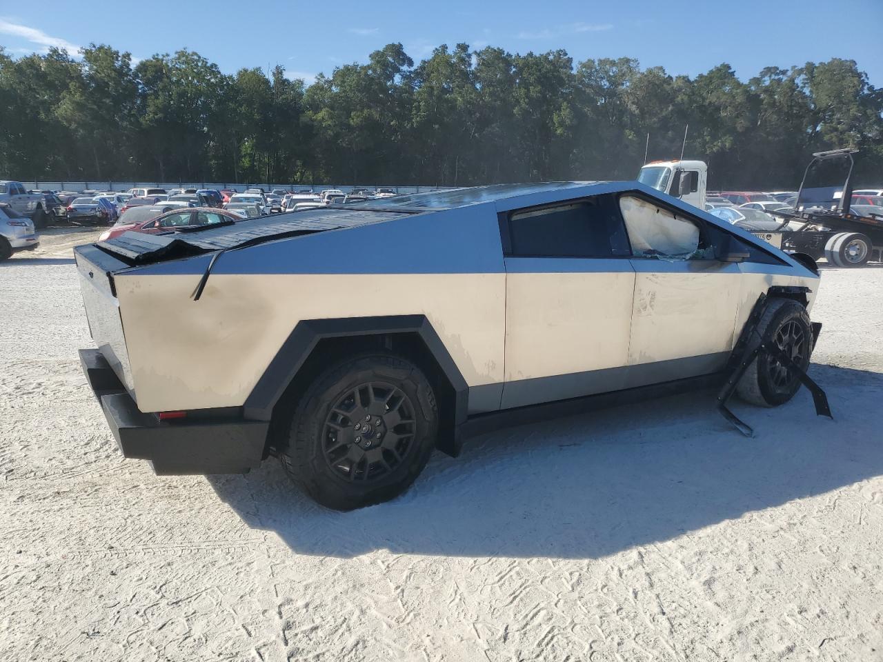 2024 TESLA Cybertruck