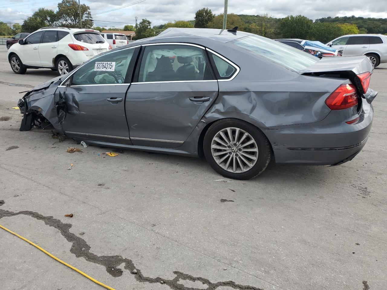 2016 VOLKSWAGEN Passat