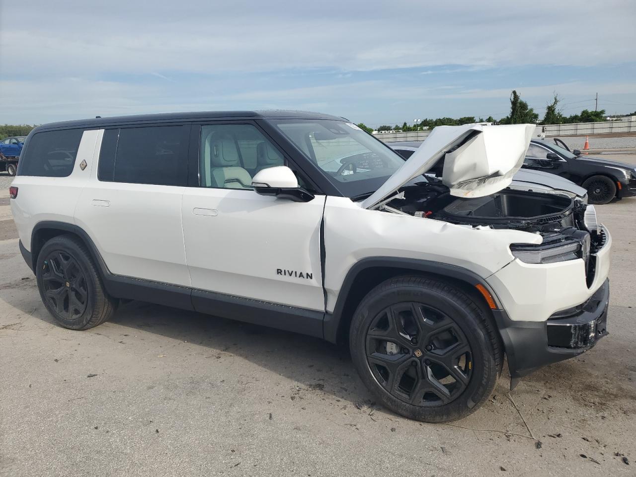 2026 RIVIAN R1s