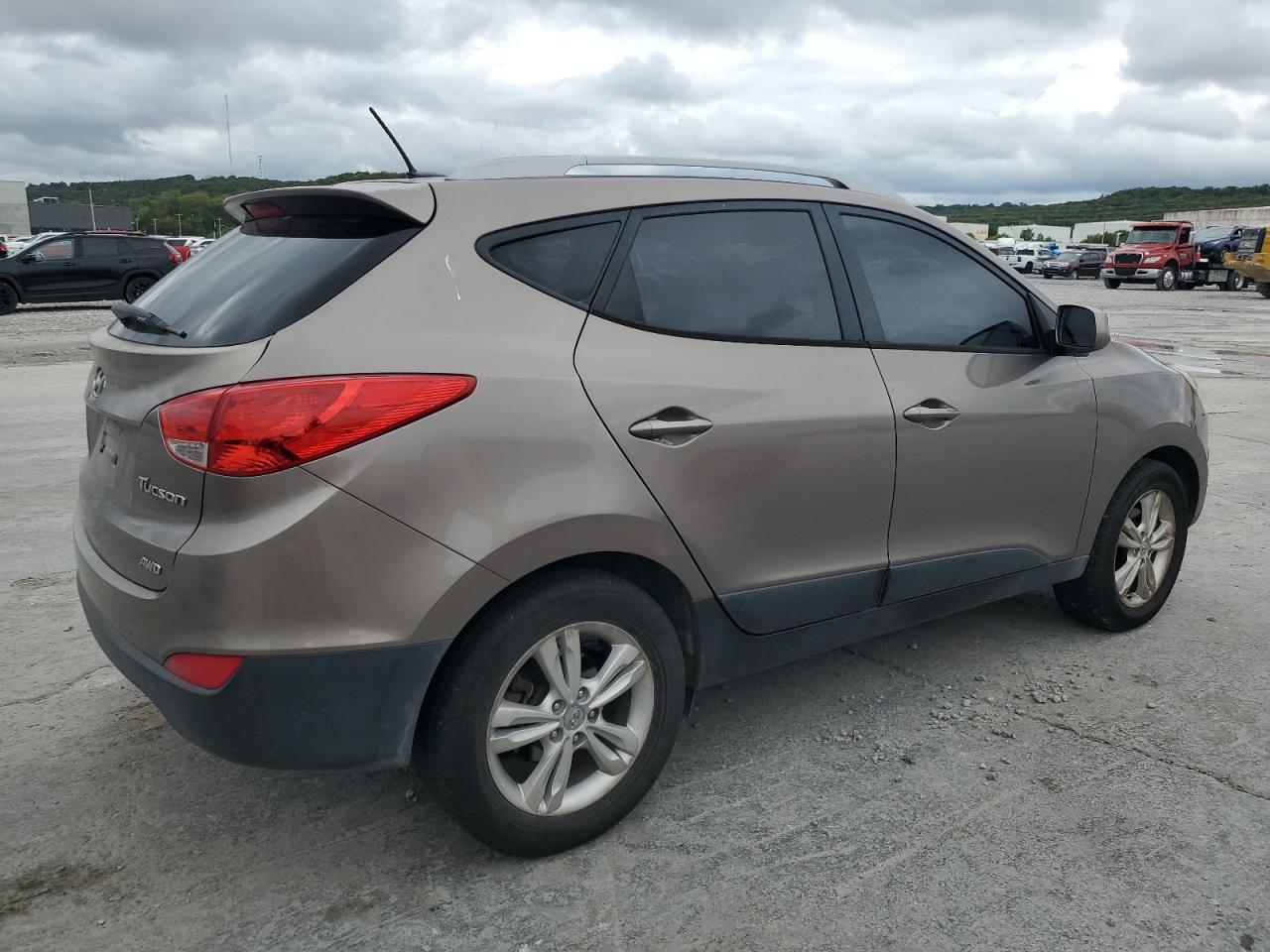 2011 HYUNDAI TUCSON