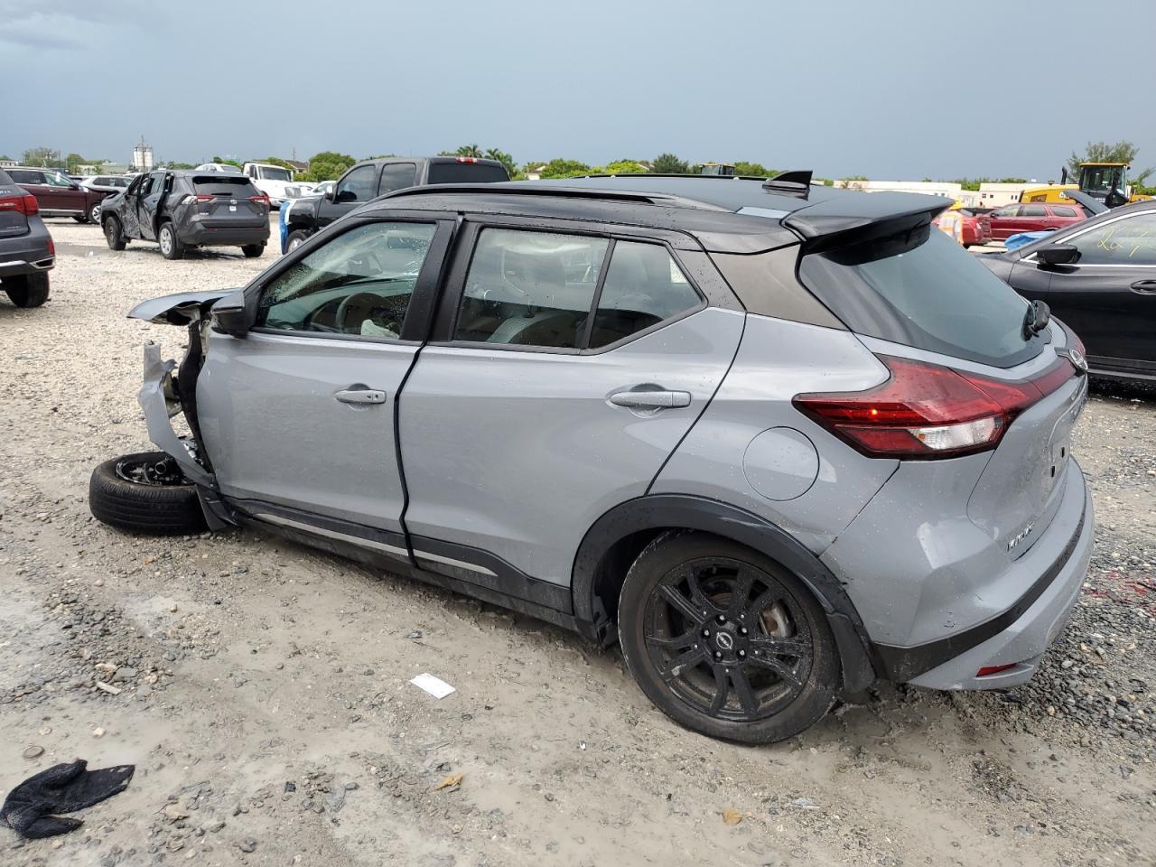 2023 NISSAN KICKS