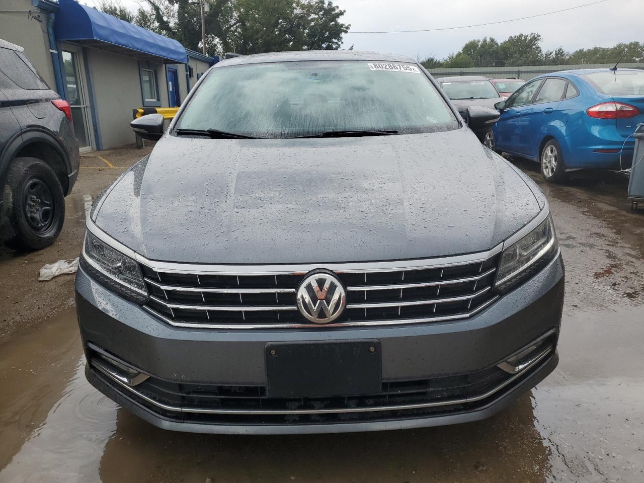 2016 VOLKSWAGEN Passat
