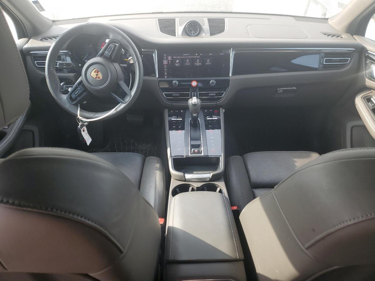 2023 PORSCHE Macan