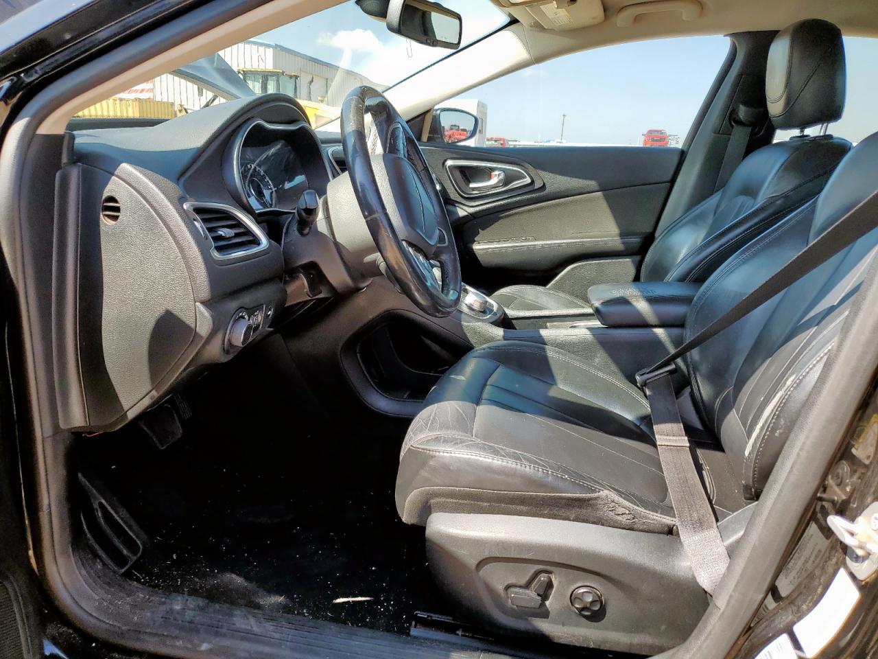 2016 CHRYSLER 200