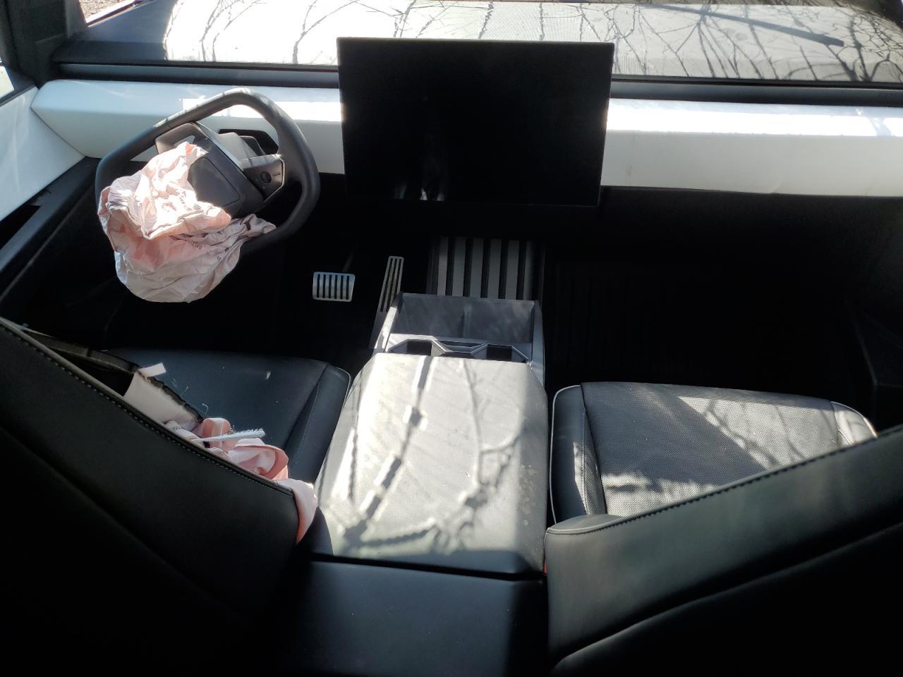 2024 TESLA Cybertruck