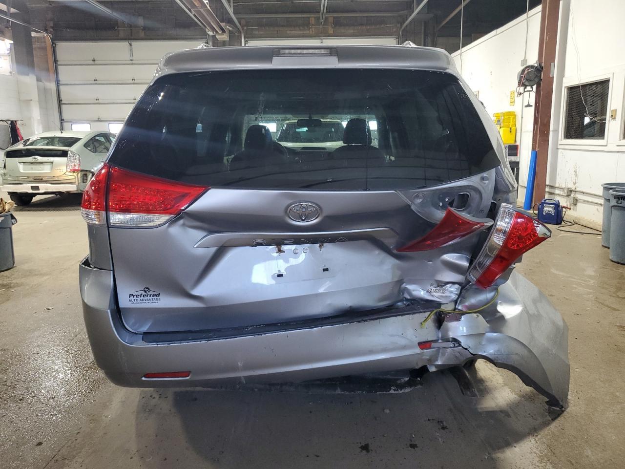 2012 TOYOTA SIENNA