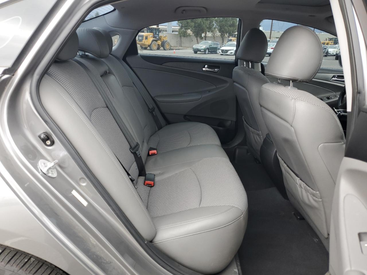 2011 HYUNDAI SONATA