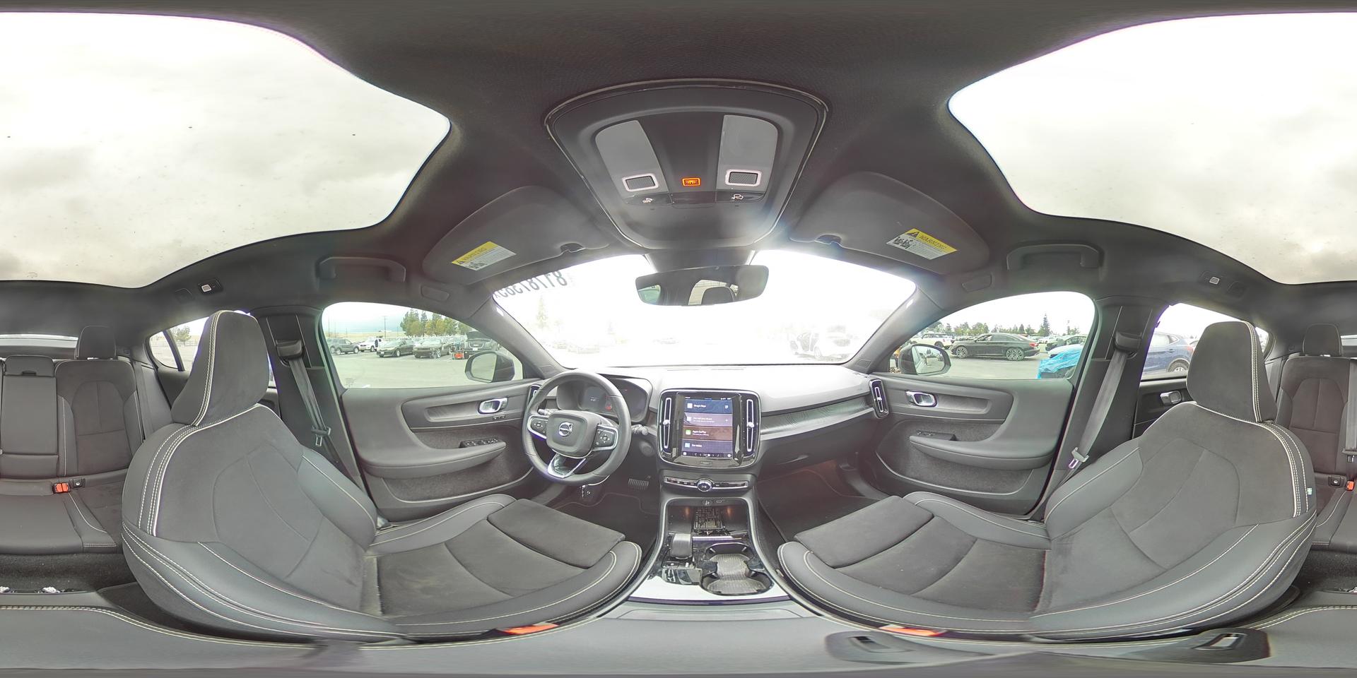 2024 VOLVO C40