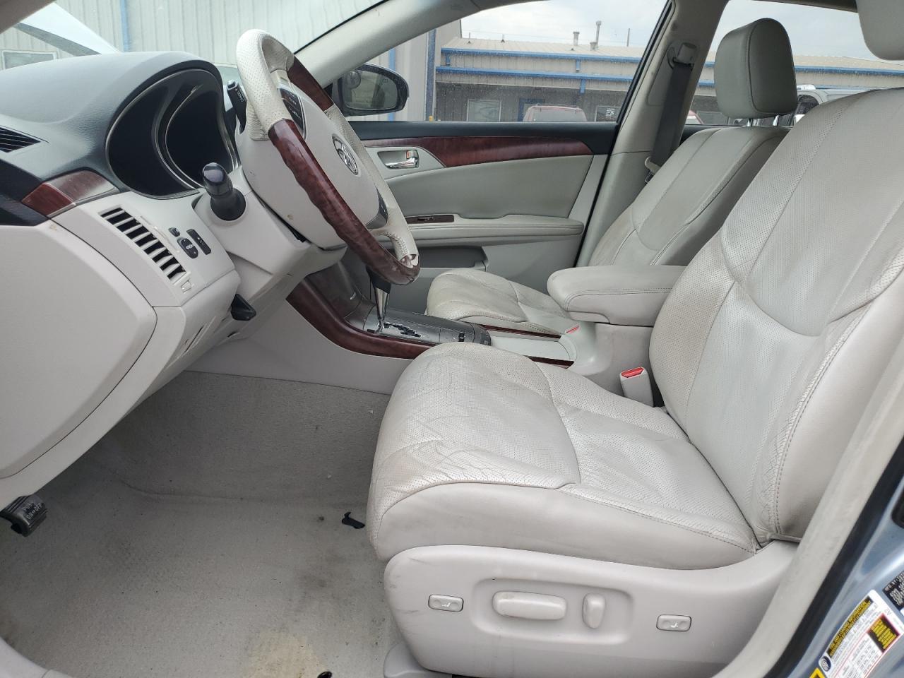 2011 TOYOTA Avalon