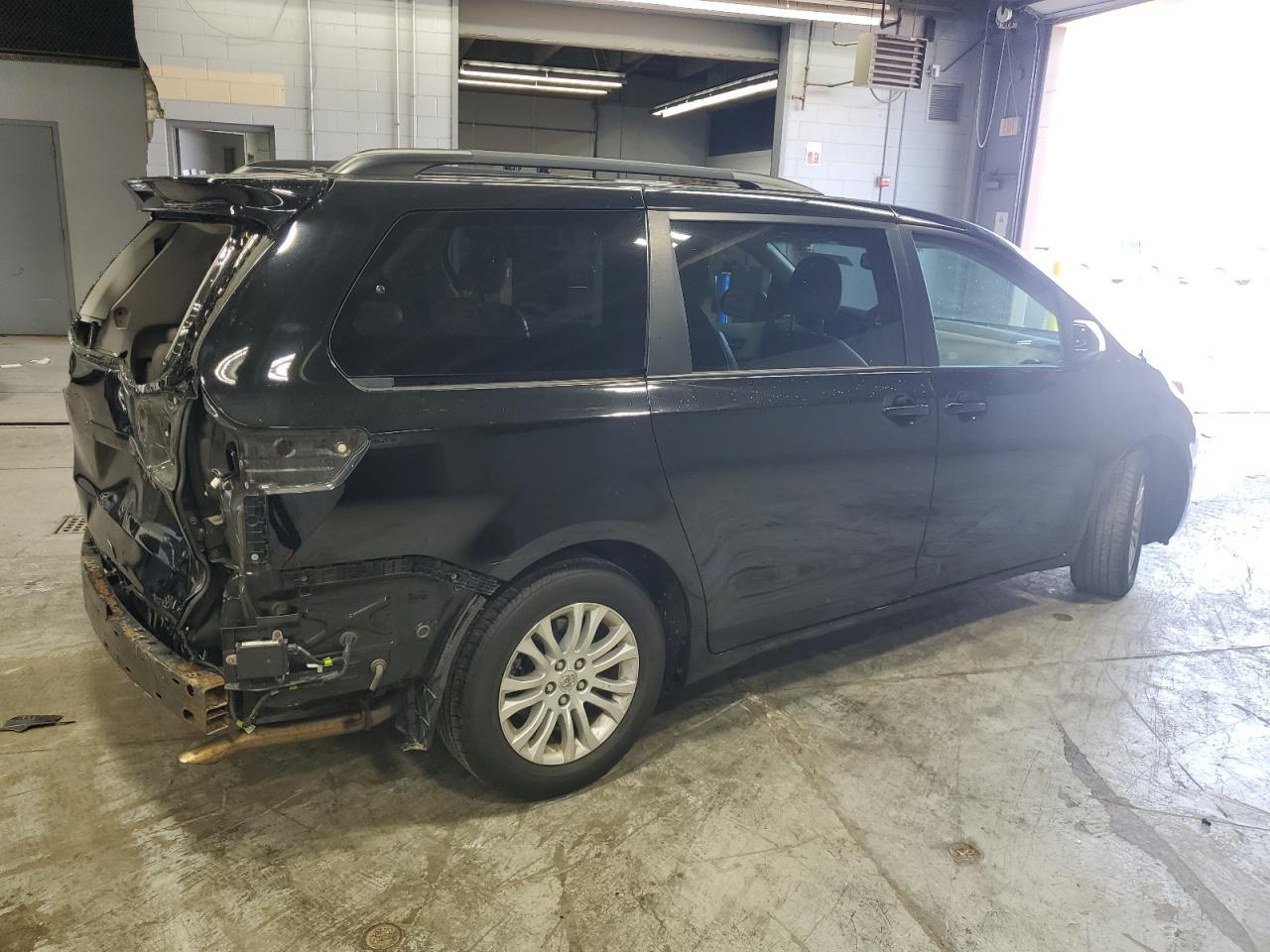 2014 TOYOTA SIENNA