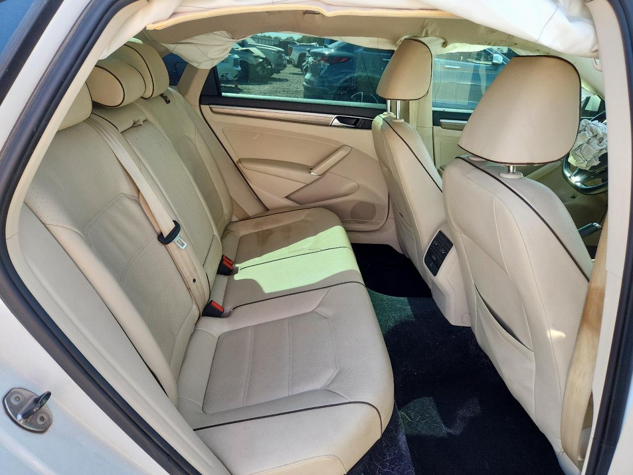 2017 VOLKSWAGEN Passat