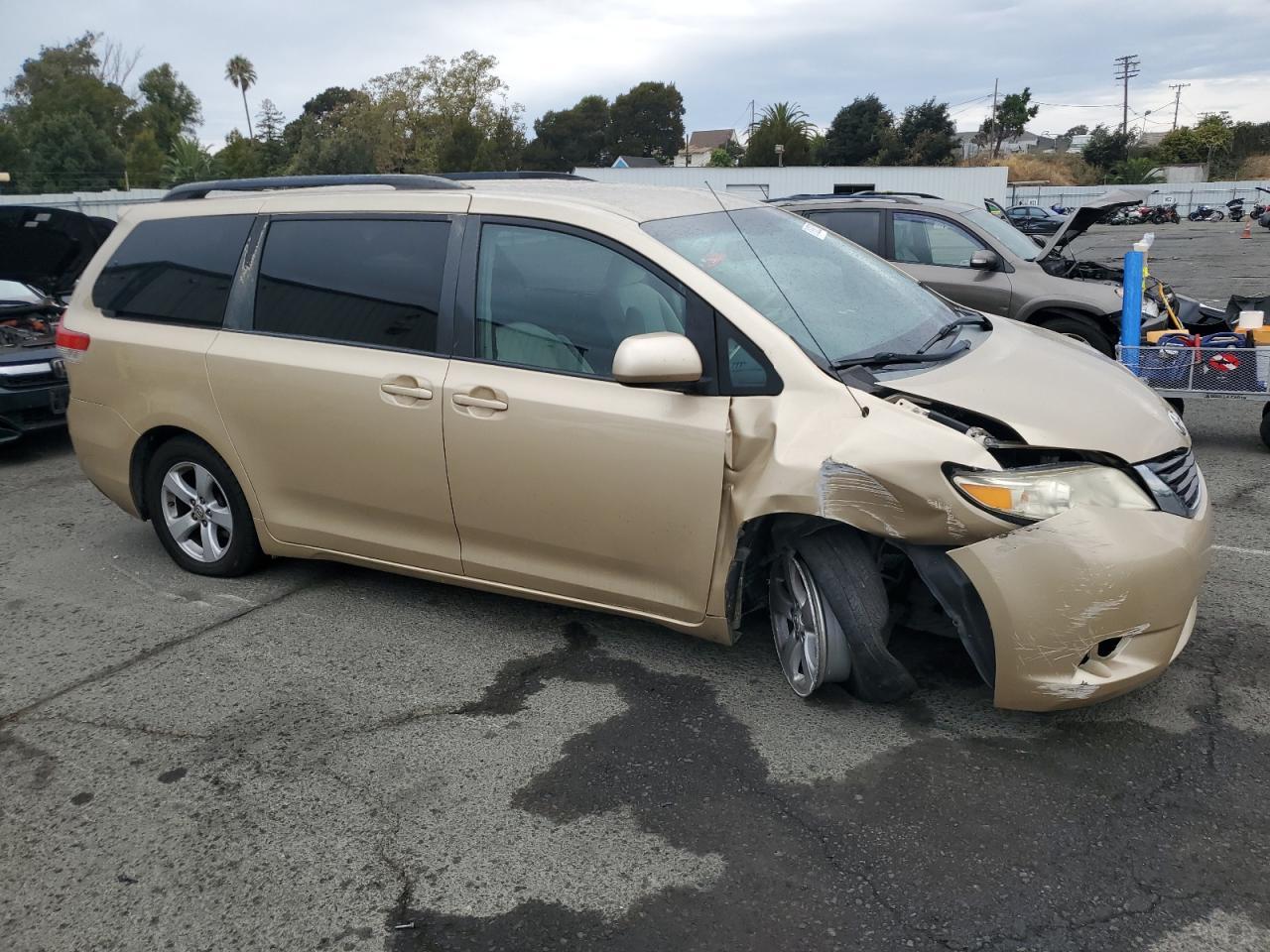 2011 TOYOTA SIENNA