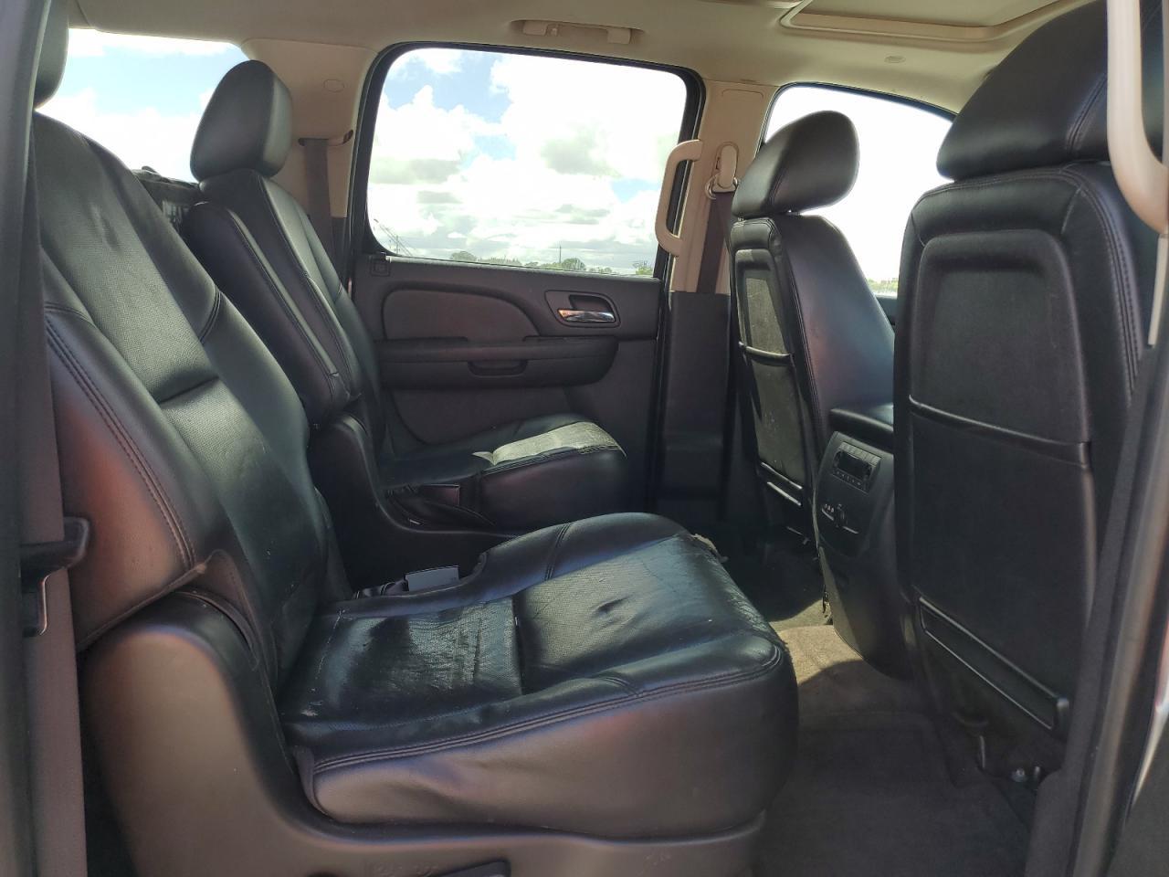 2014 CHEVROLET Suburban