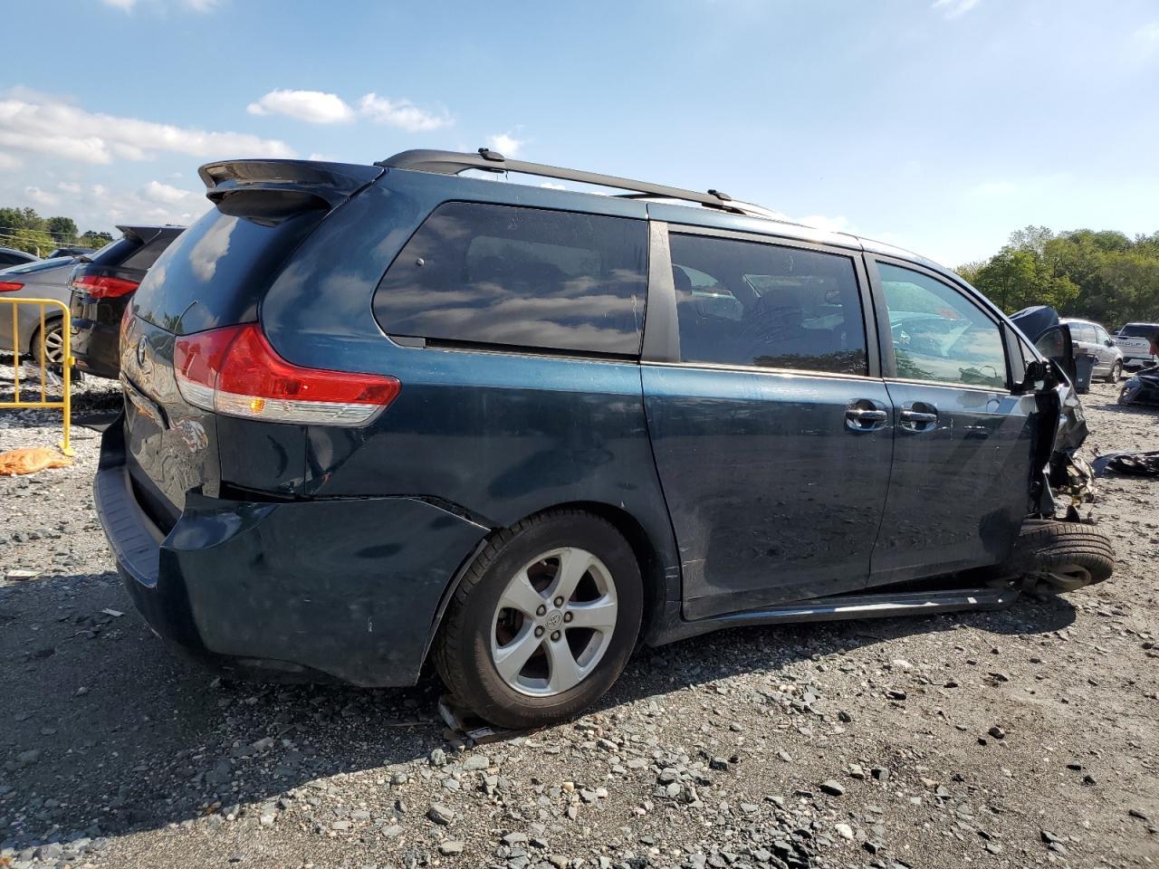 2012 TOYOTA SIENNA