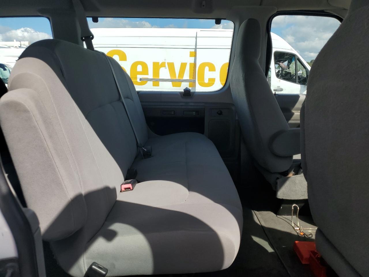 2010 FORD Econoline E350