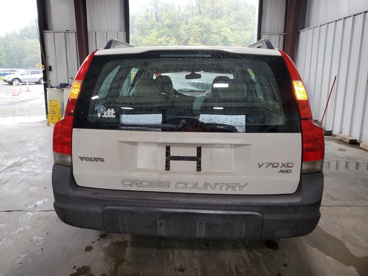 2002 VOLVO V70
