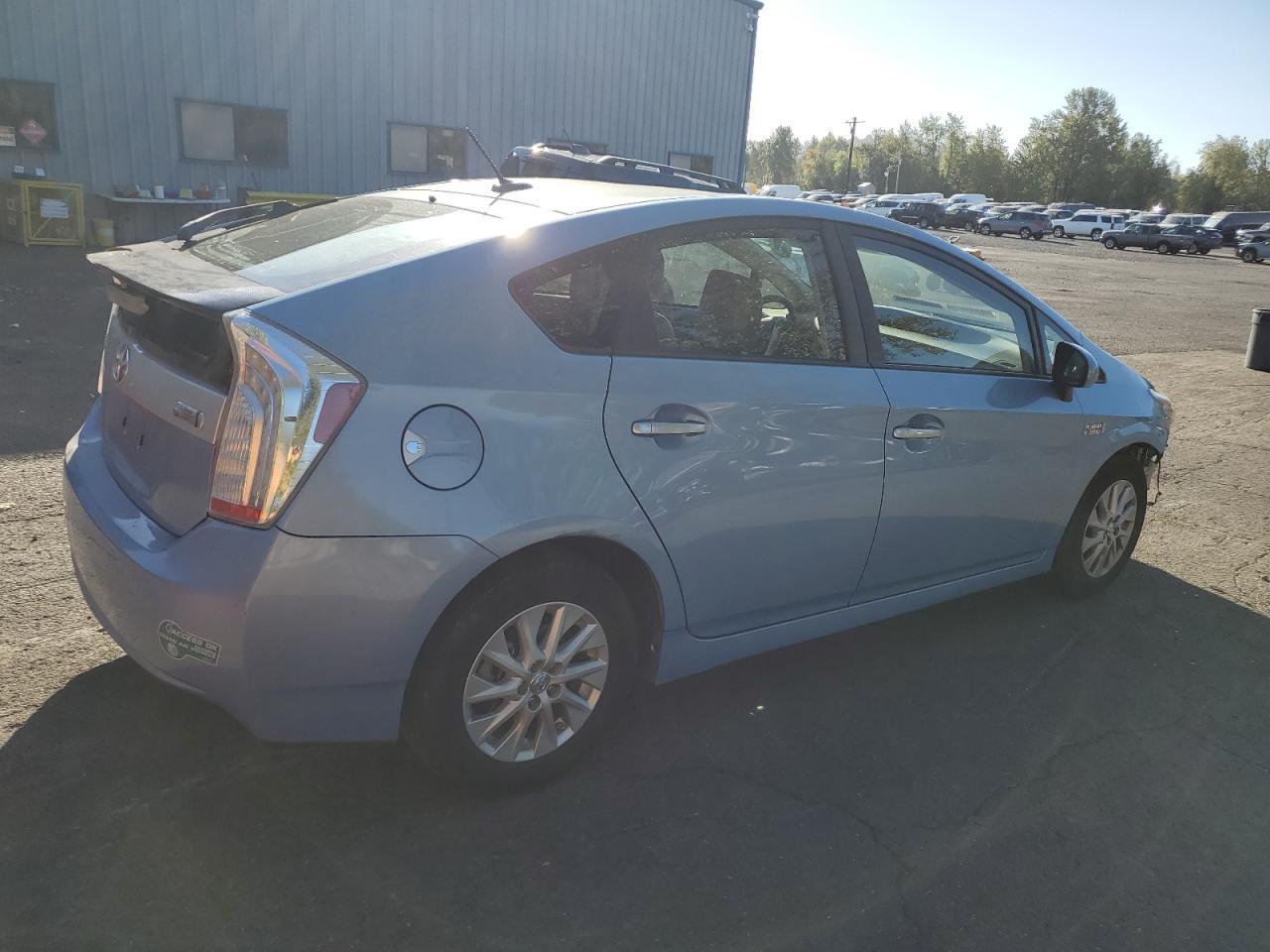 2014 TOYOTA Prius Plug-In