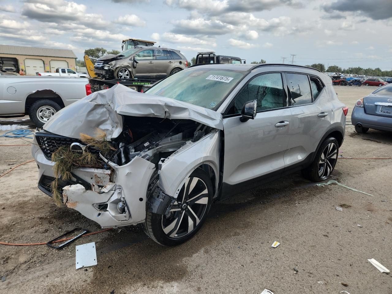 2024 VOLVO XC40