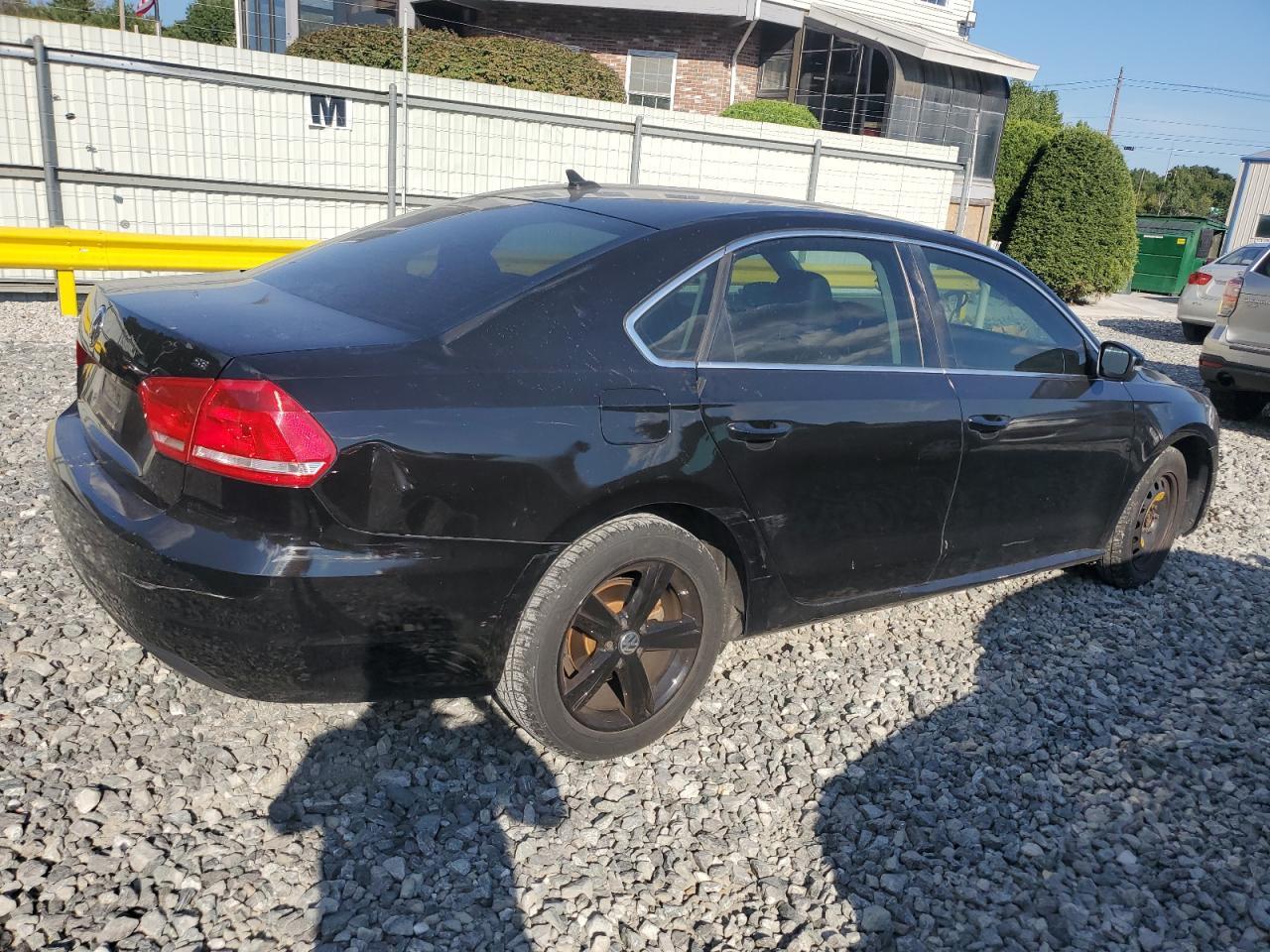 2013 VOLKSWAGEN Passat