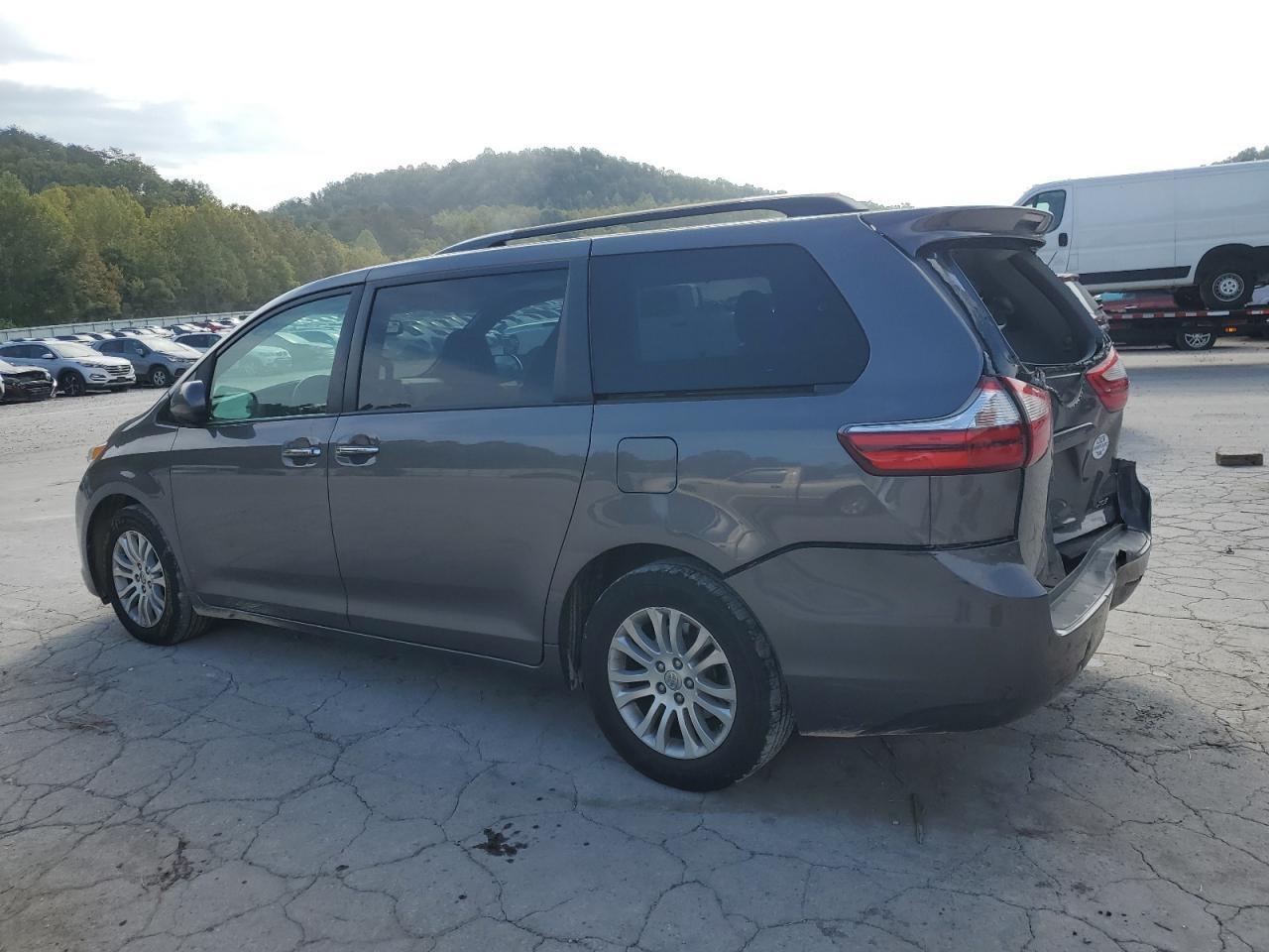2015 TOYOTA SIENNA