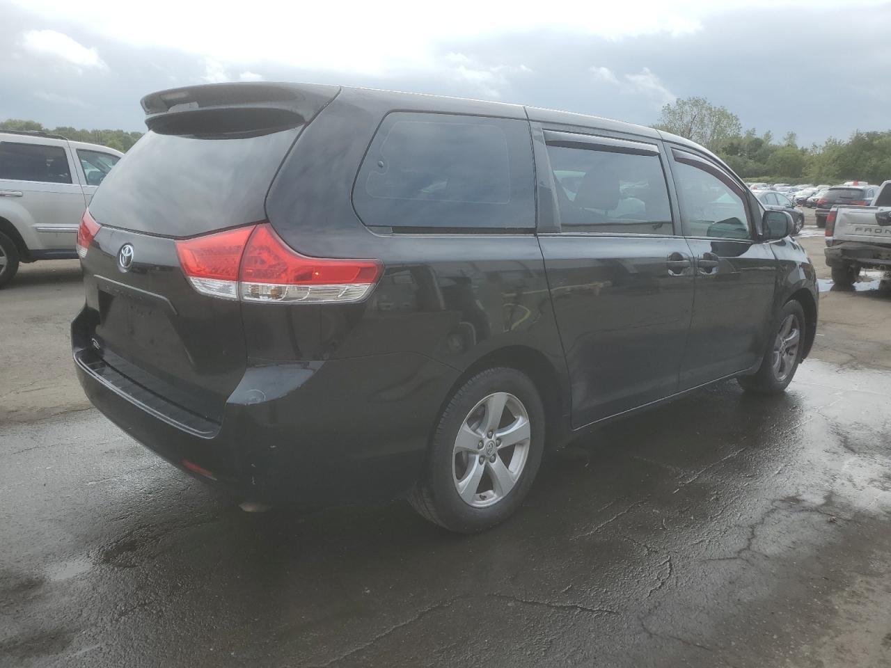 2013 TOYOTA SIENNA