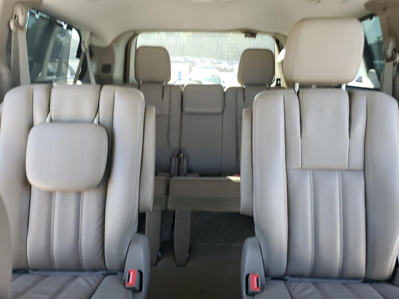 2011 CHRYSLER Town & Country