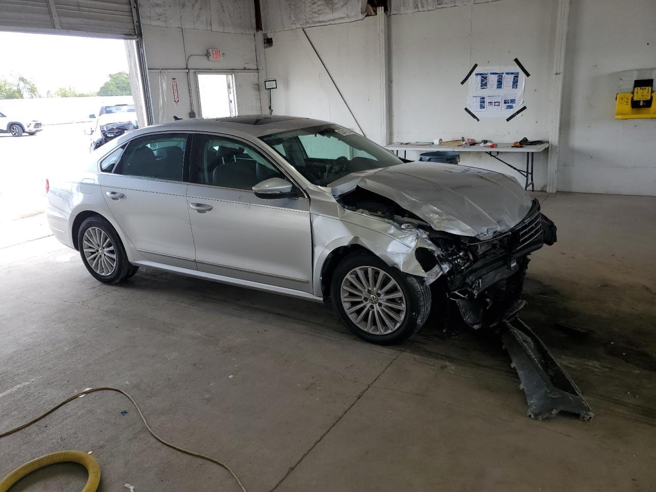 2016 VOLKSWAGEN Passat