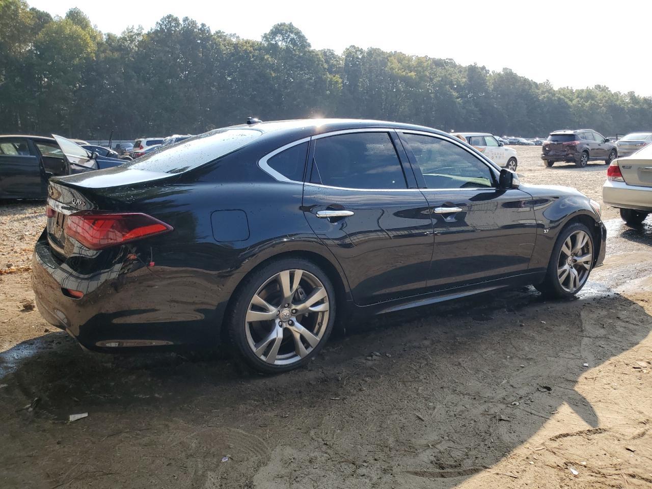 2015 INFINITI Q70