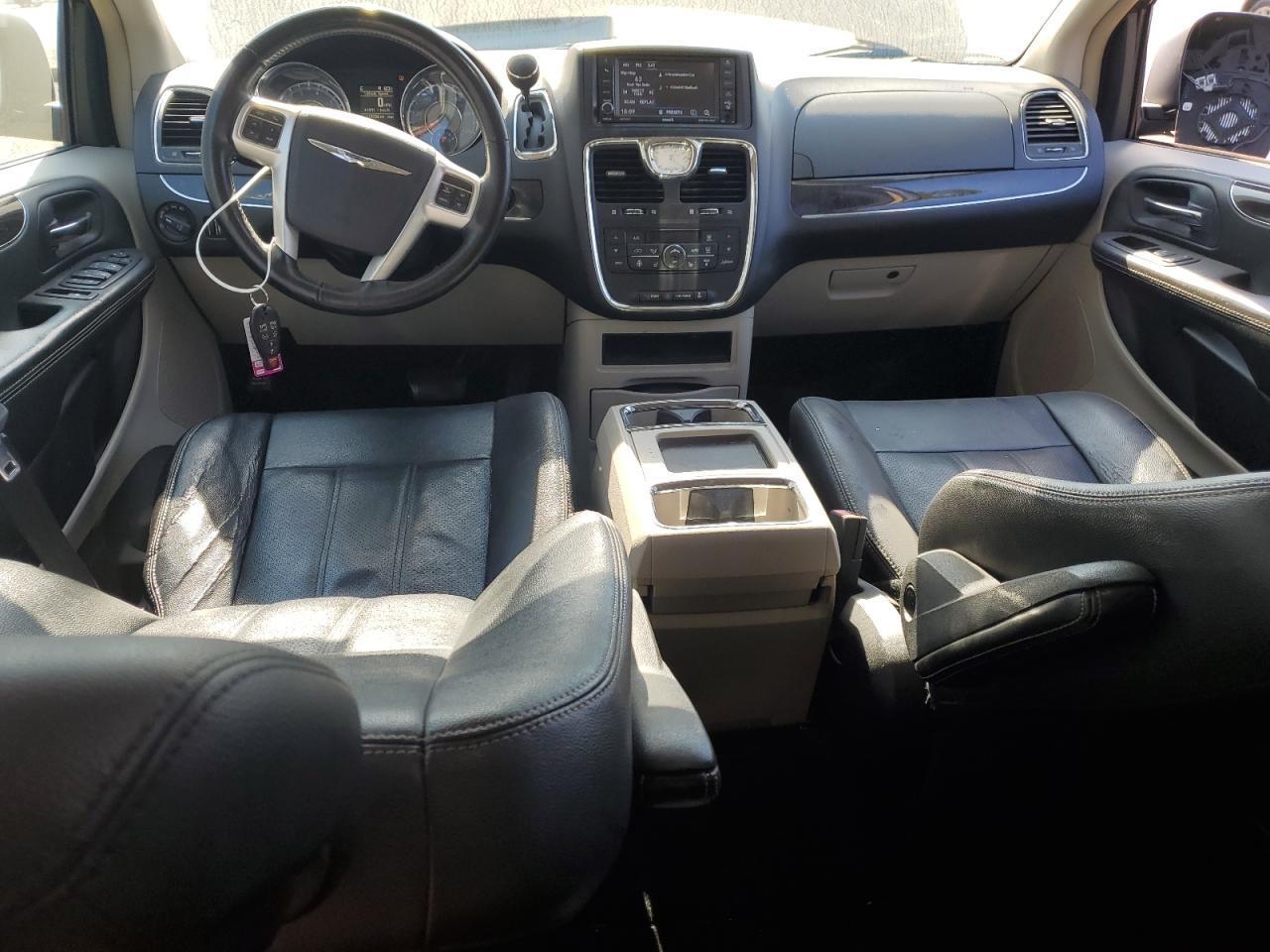 2016 CHRYSLER Town & Country